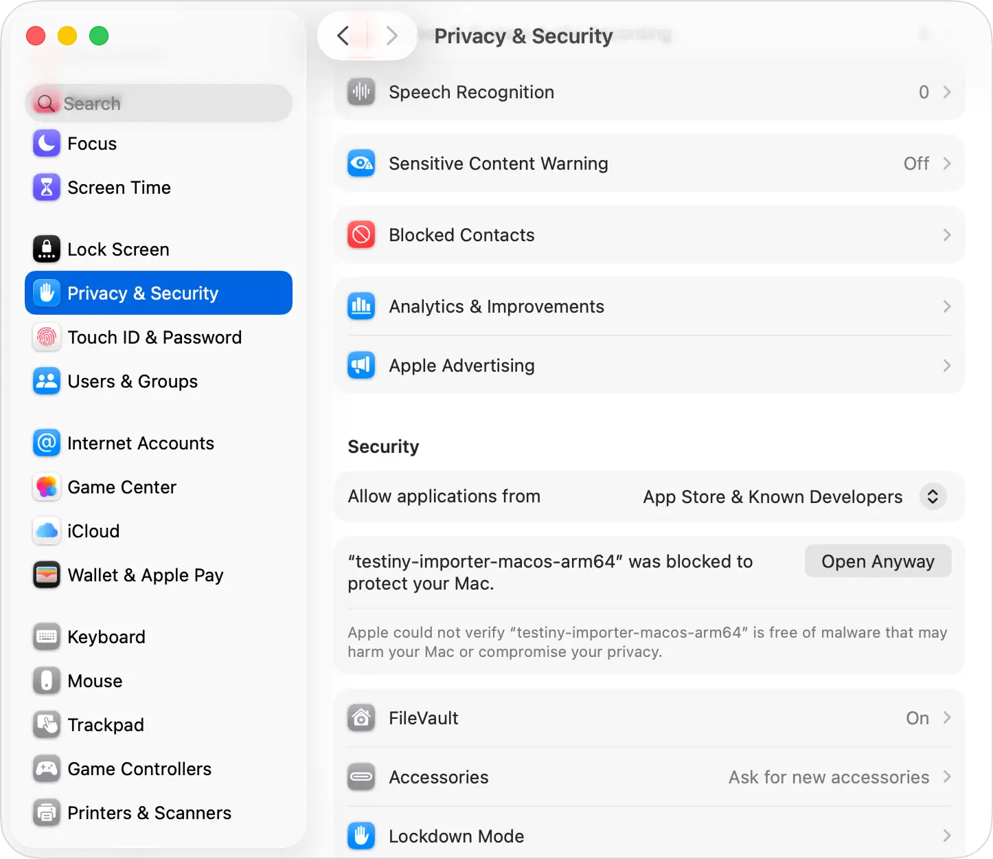 Shows the System Settings on macOS for Privacy and Security configurations "Shows the System Settings on macOS for Privacy and Security configurations"